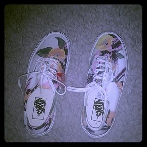 Feminine floral print Vans